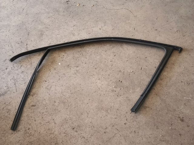 bontott VW TIGUAN Jobb első Ablakvezető Gumi