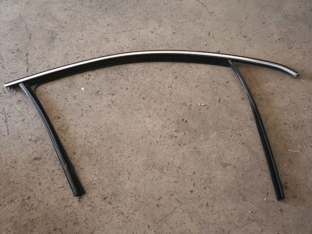 bontott VW TIGUAN Jobb első Ablakvezető Gumi