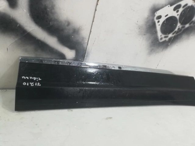 bontott VW TIGUAN Jobb első Ajtó Díszléc