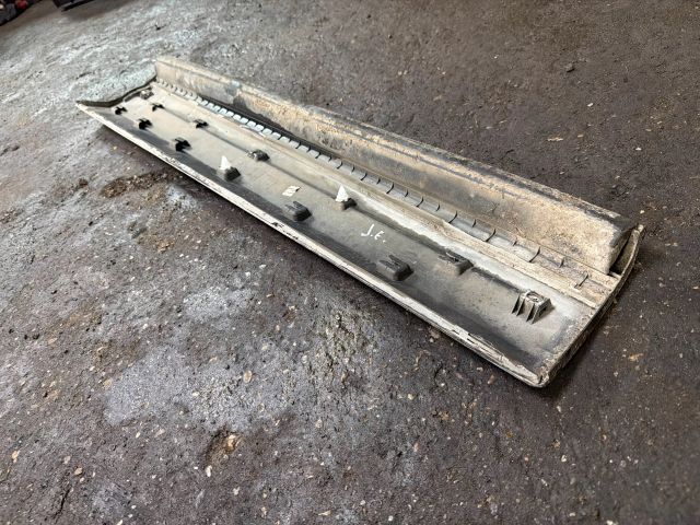 bontott VW TIGUAN Jobb első Ajtó Díszléc