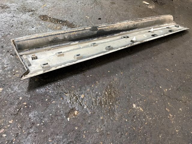 bontott VW TIGUAN Jobb első Ajtó Díszléc