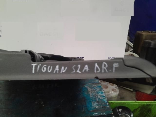 bontott VW TIGUAN Jobb első Ajtó Kárpit