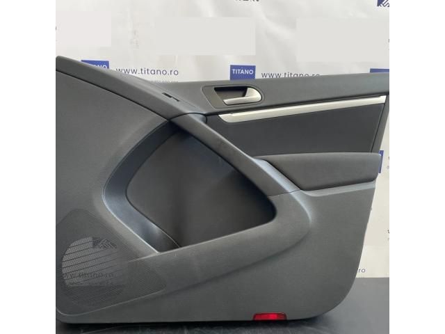 bontott VW TIGUAN Jobb első Ajtó Kárpit