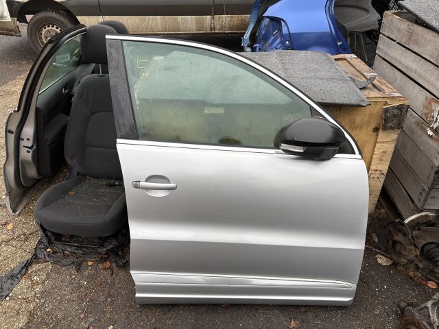 bontott VW TIGUAN Jobb első Ajtó (Részeivel)