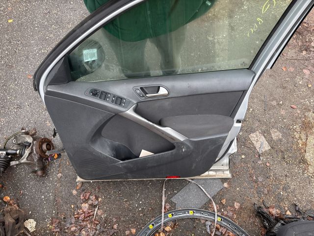 bontott VW TIGUAN Jobb első Ajtó (Részeivel)