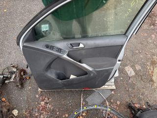 bontott VW TIGUAN Jobb első Ajtó (Részeivel)