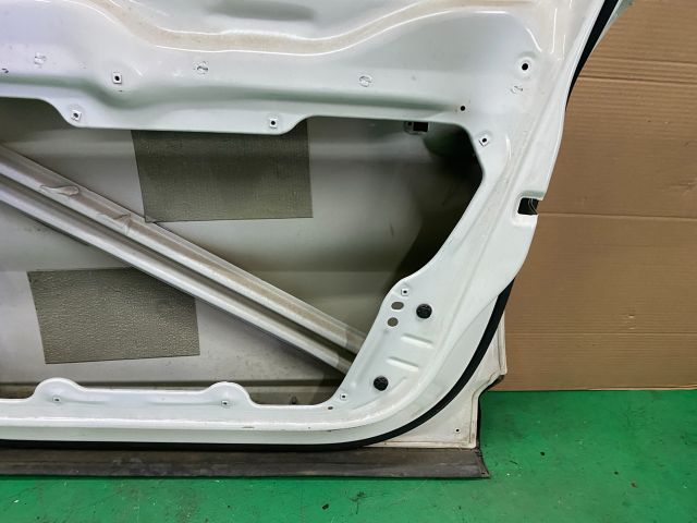 bontott VW TIGUAN Jobb első Ajtó (Üres lemez)