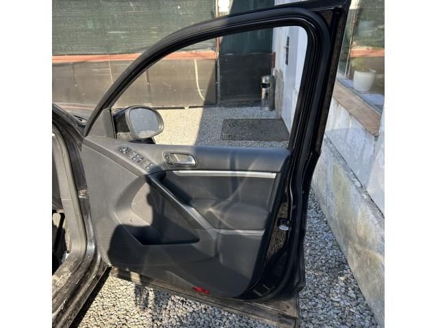 bontott VW TIGUAN Jobb első Ajtó (Üres lemez)