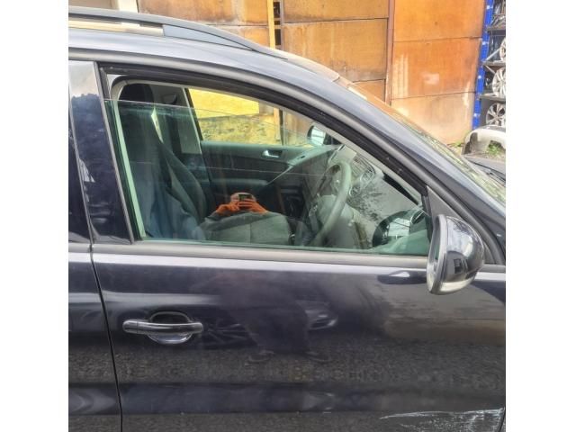 bontott VW TIGUAN Jobb első Ajtó (Üres lemez)