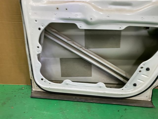 bontott VW TIGUAN Jobb első Ajtó (Üres lemez)