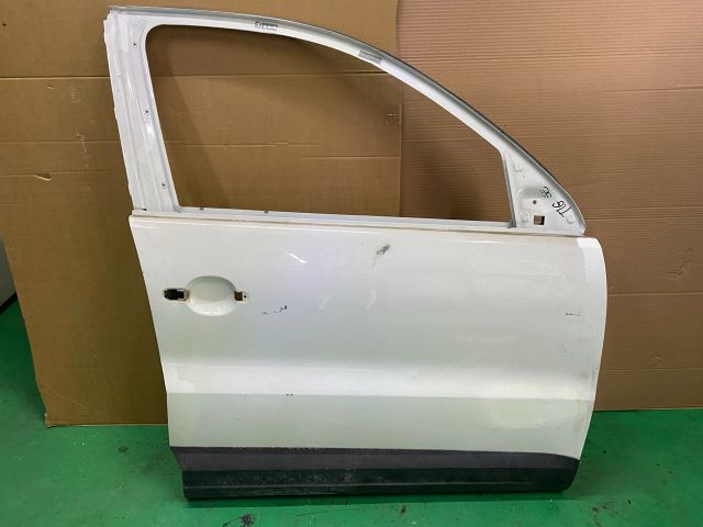 bontott VW TIGUAN Jobb első Ajtó (Üres lemez)