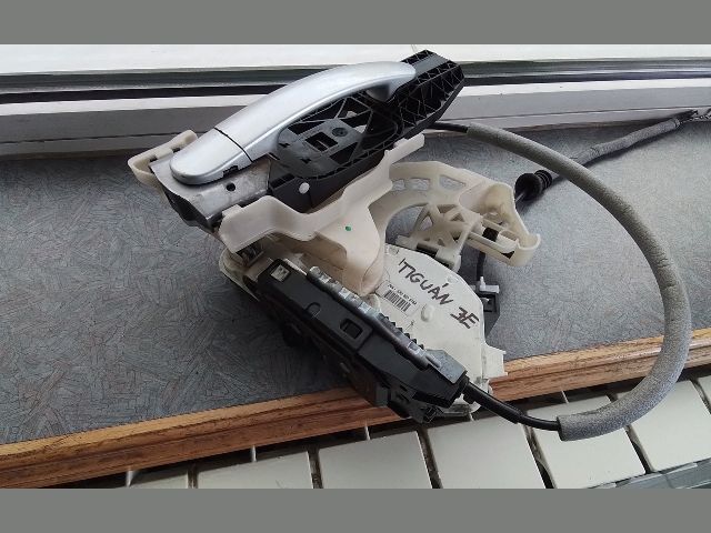 bontott VW TIGUAN Jobb első Ajtózár