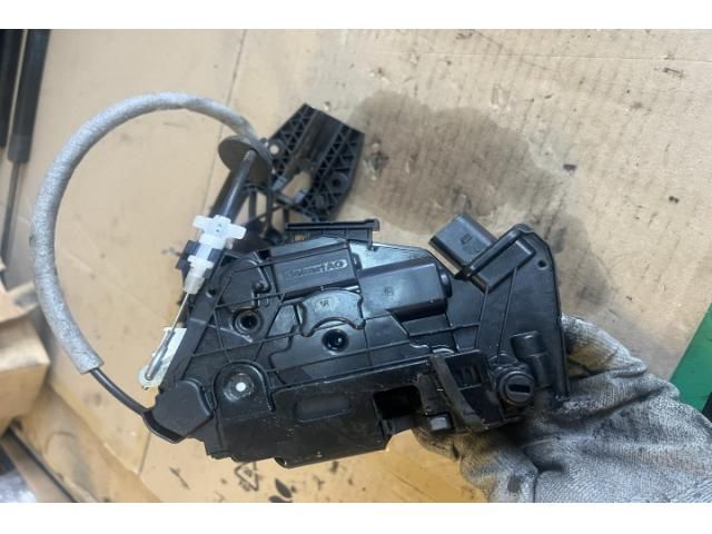 bontott VW TIGUAN Jobb első Ajtózár