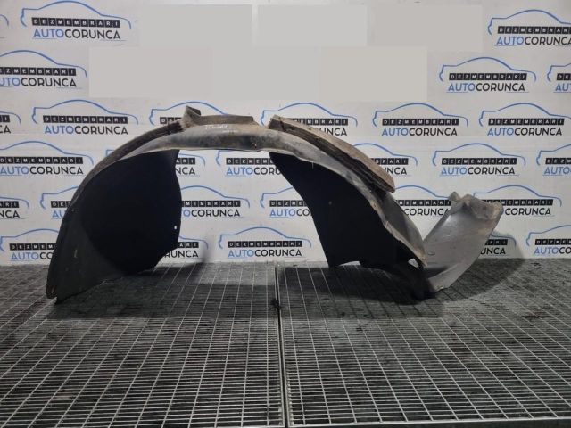 bontott VW TIGUAN Jobb első Dobbetét (Kerékjárati, Műanyag)