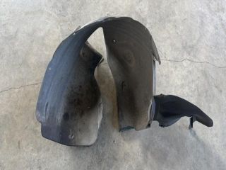 bontott VW TIGUAN Jobb első Dobbetét (Kerékjárati, Műanyag)