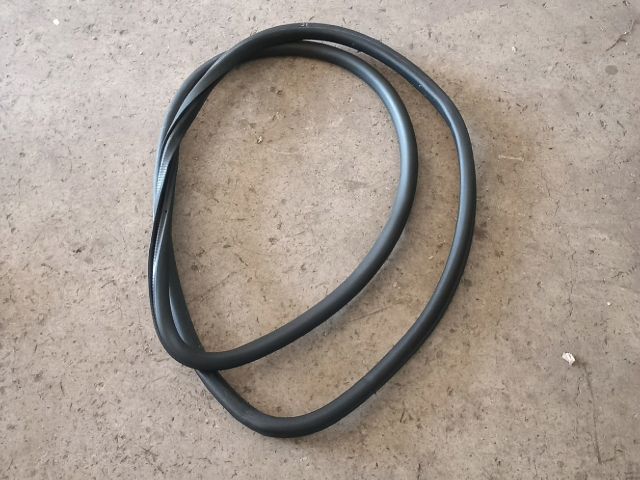 bontott VW TIGUAN Jobb első Gumikéder