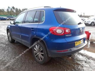 bontott VW TIGUAN Jobb első Gumikéder