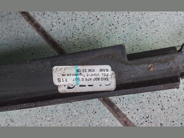 bontott VW TIGUAN Jobb első Vízlehúzó Gumicsík