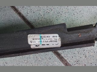 bontott VW TIGUAN Jobb első Vízlehúzó Gumicsík