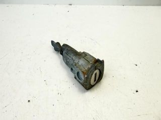 bontott VW TIGUAN Jobb első Zárbetét