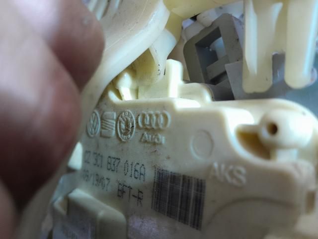 bontott VW TIGUAN Jobb első Zsanér