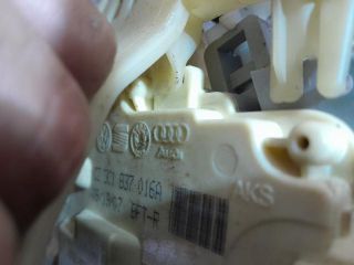 bontott VW TIGUAN Jobb első Zsanér