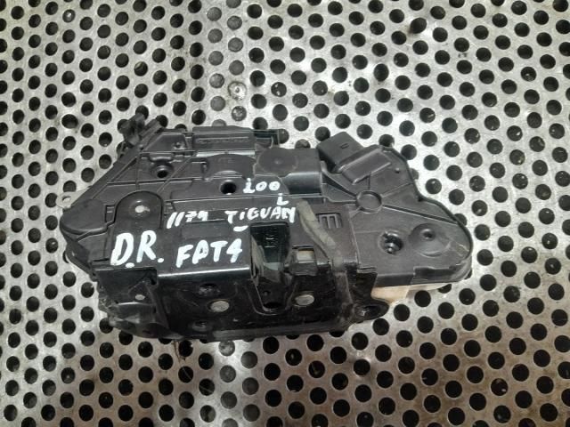 bontott VW TIGUAN Jobb első Zsanér