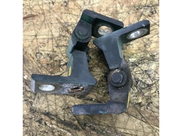 bontott VW TIGUAN Jobb első Zsanér