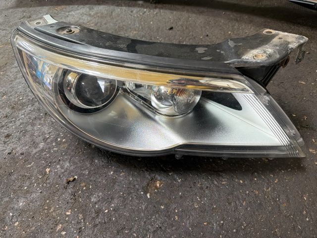 bontott VW TIGUAN Jobb Fényszóró