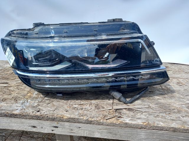 bontott VW TIGUAN Jobb Fényszóró