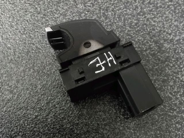 bontott VW TIGUAN Jobb hátsó Ablakemelő Kapcsoló