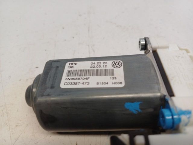 bontott VW TIGUAN Jobb hátsó Ablakemelő Motor