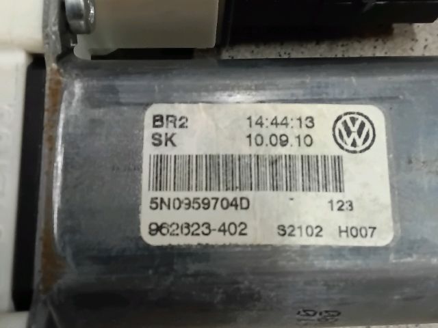 bontott VW TIGUAN Jobb hátsó Ablakemelő Motor