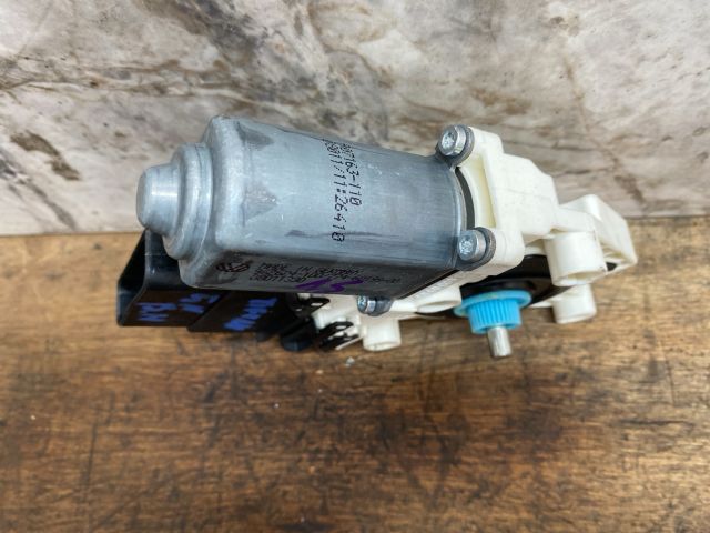 bontott VW TIGUAN Jobb hátsó Ablakemelő Motor