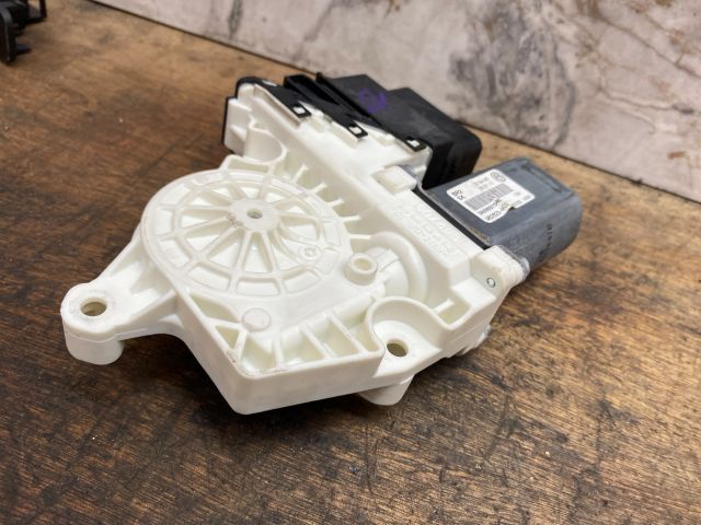 bontott VW TIGUAN Jobb hátsó Ablakemelő Motor