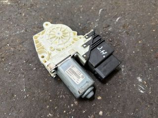 bontott VW TIGUAN Jobb hátsó Ablakemelő Motor
