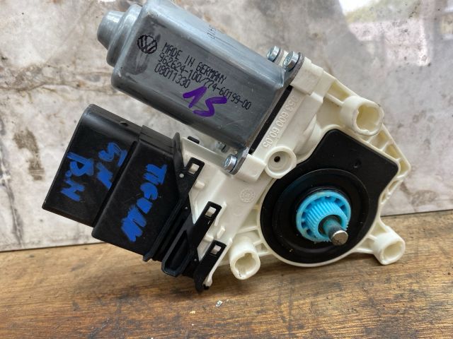 bontott VW TIGUAN Jobb hátsó Ablakemelő Motor