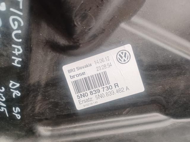 bontott VW TIGUAN Jobb hátsó Ablakemelő Szerkezet (Elektromos)