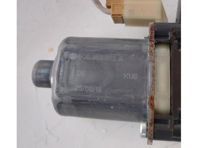 bontott VW TIGUAN Jobb hátsó Ablakemelő Szerkezet (Elektromos)