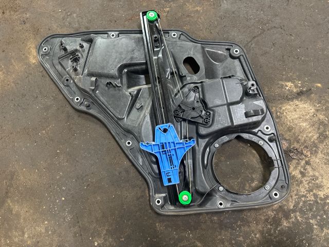 bontott VW TIGUAN Jobb hátsó Ablakemelő Szerkezet (Elektromos)