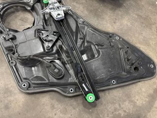bontott VW TIGUAN Jobb hátsó Ablakemelő Szerkezet (Elektromos)