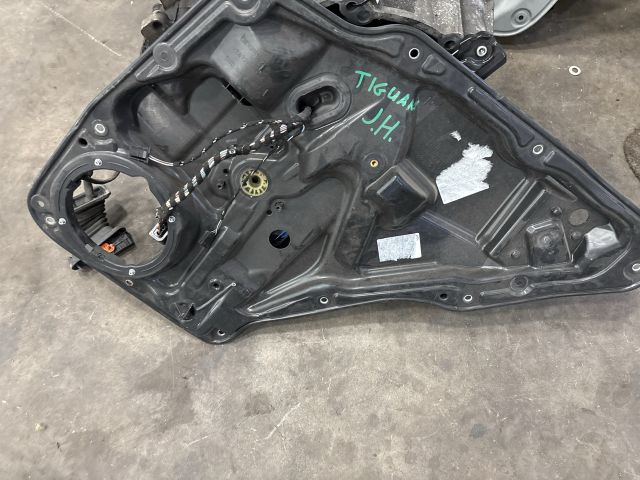 bontott VW TIGUAN Jobb hátsó Ablakemelő Szerkezet (Elektromos)