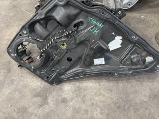 bontott VW TIGUAN Jobb hátsó Ablakemelő Szerkezet (Elektromos)