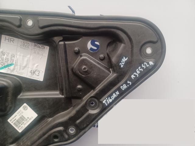 bontott VW TIGUAN Jobb hátsó Ablakemelő Szerkezet (Elektromos)