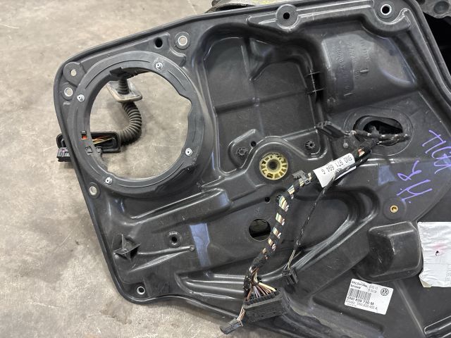 bontott VW TIGUAN Jobb hátsó Ablakemelő Szerkezet (Elektromos)