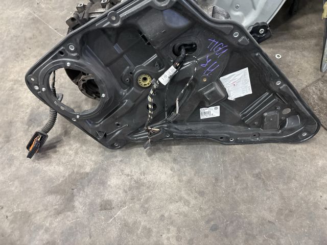 bontott VW TIGUAN Jobb hátsó Ablakemelő Szerkezet (Elektromos)