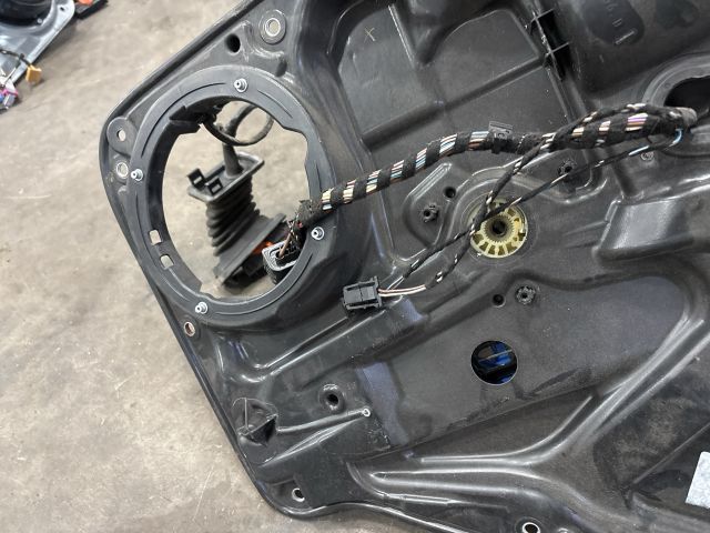 bontott VW TIGUAN Jobb hátsó Ablakemelő Szerkezet (Elektromos)