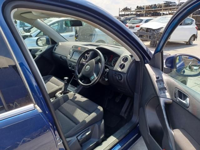 bontott VW TIGUAN Jobb hátsó Ajtó Kárpit