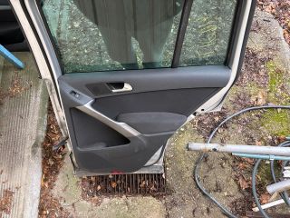 bontott VW TIGUAN Jobb hátsó Ajtó (Részeivel)