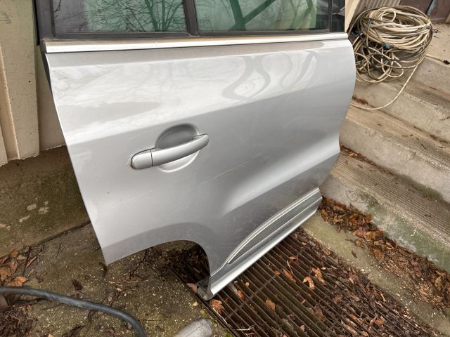bontott VW TIGUAN Jobb hátsó Ajtó (Részeivel)